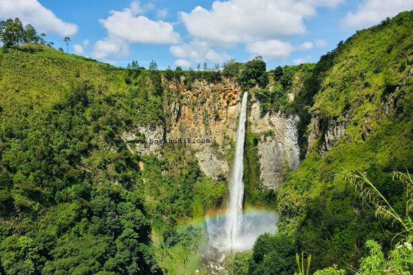 explore sumatera trekking - Sipiso-piso Waterfall